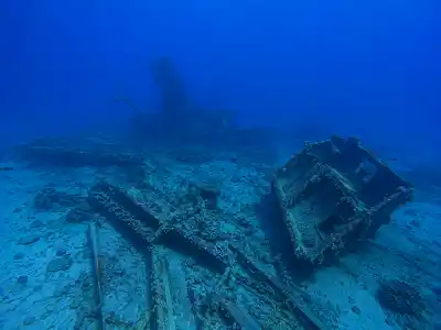 Kimon M wreck scattered at Abu Nuhas